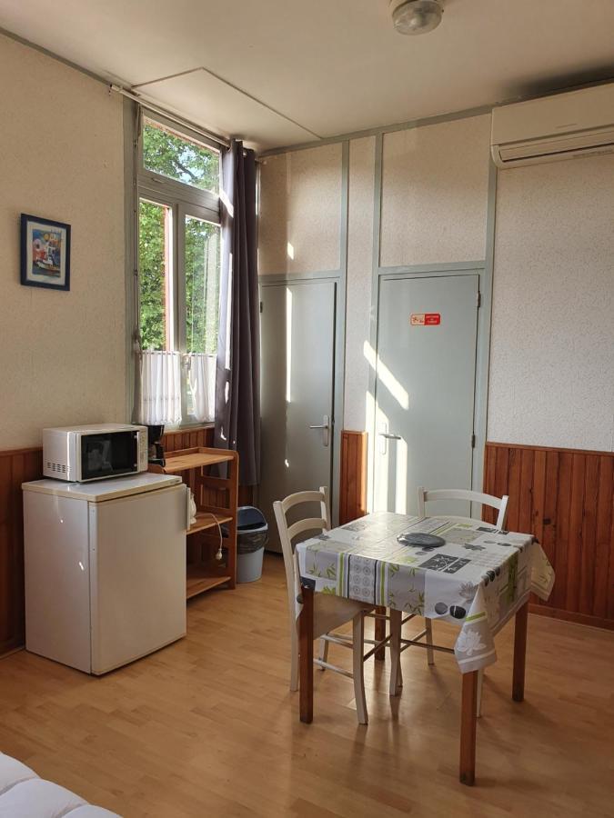 Camping Des 2 Rives- Chambres Etang-sur-Arroux Eksteriør billede